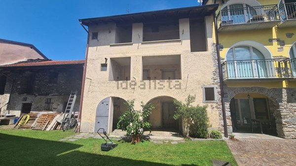 casa indipendente in vendita a Cambiasca in zona Comero