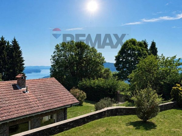 casa indipendente in vendita a Cambiasca in zona Comero