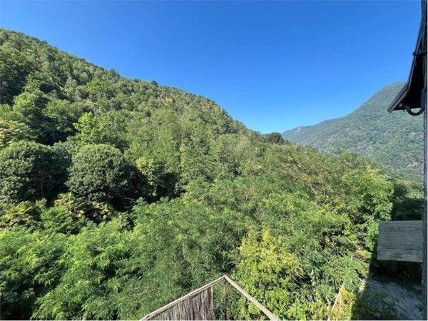 casa indipendente in vendita a Cambiasca in zona Comero