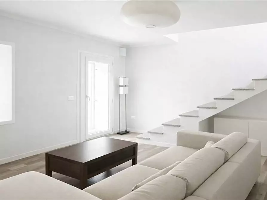 casa indipendente in vendita a Cambiasca in zona Comero