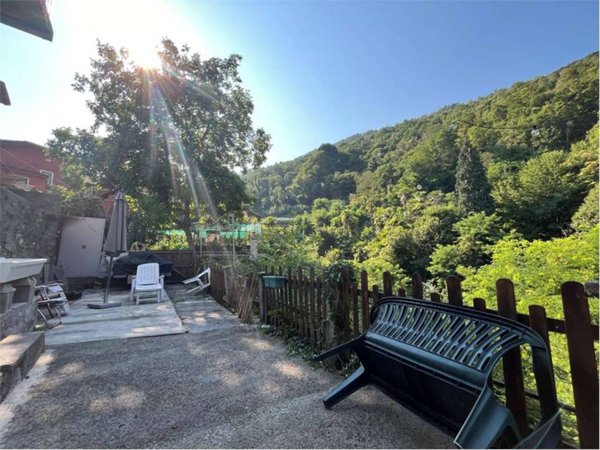 casa indipendente in vendita a Cambiasca in zona Comero