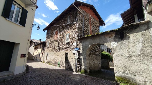 appartamento in vendita a Cambiasca in zona Comero