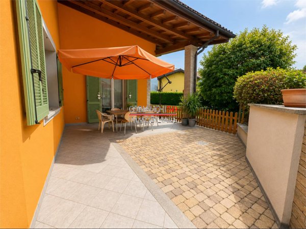 casa indipendente in vendita a Cambiasca in zona Comero