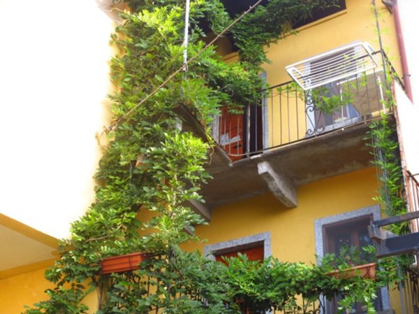 casa indipendente in vendita a Cambiasca in zona Comero