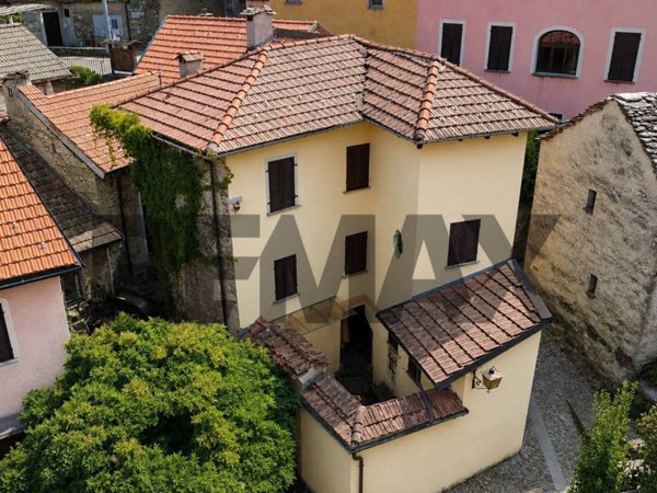 casa indipendente in vendita a Cannero Riviera in zona Oggiogno