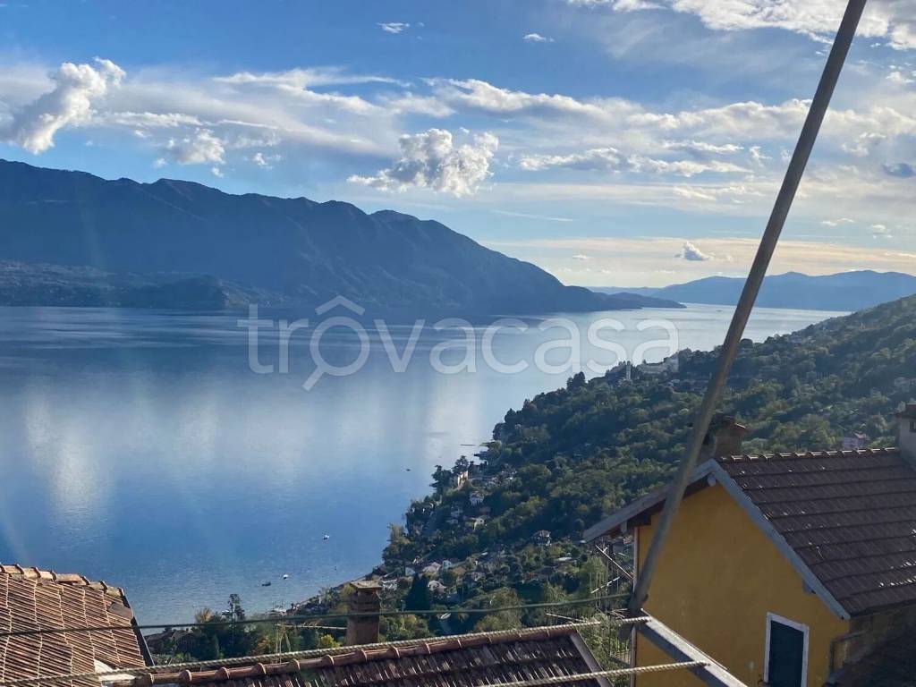 casa indipendente in vendita a Cannero Riviera in zona Donego