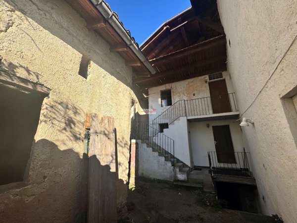 casa indipendente in vendita a Cannero Riviera in zona Cassino