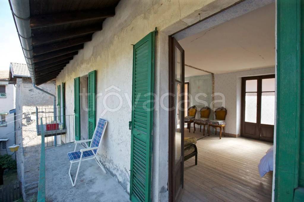 casa indipendente in vendita a Cannero Riviera in zona Oggiogno