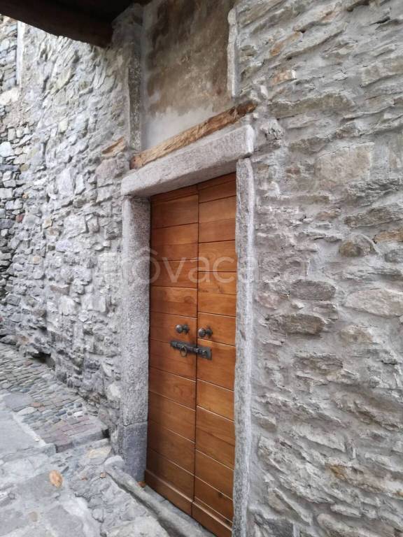 casa indipendente in vendita a Cannero Riviera in zona Oggiogno