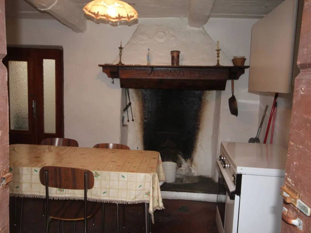 casa indipendente in vendita a Cannero Riviera in zona Oggiogno