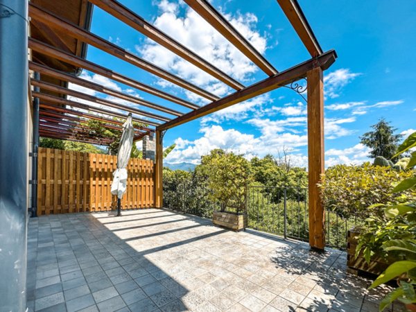 casa indipendente in vendita a Cannero Riviera in zona Ponte