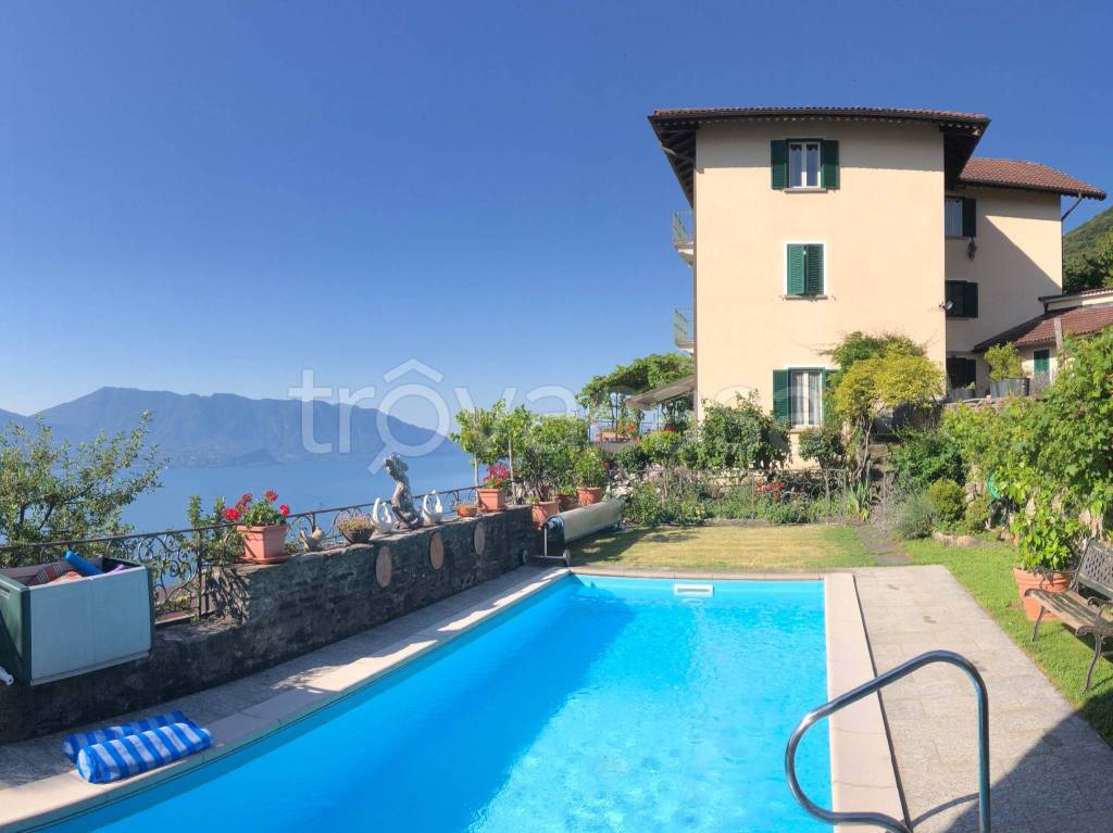 casa indipendente in vendita a Cannero Riviera in zona Oggiogno