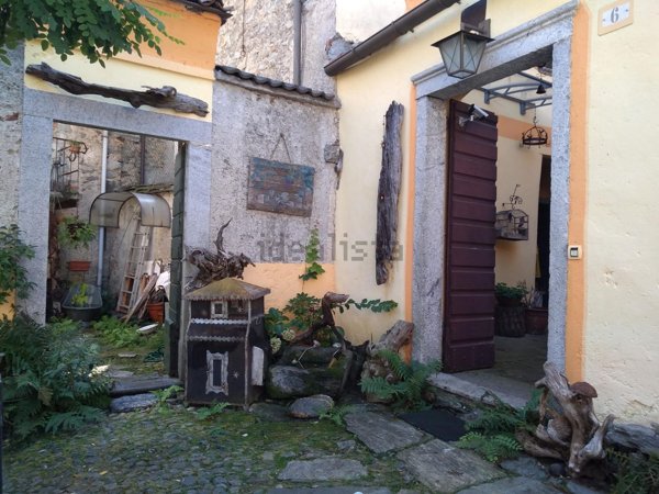 casa indipendente in vendita a Cannero Riviera in zona Oggiogno