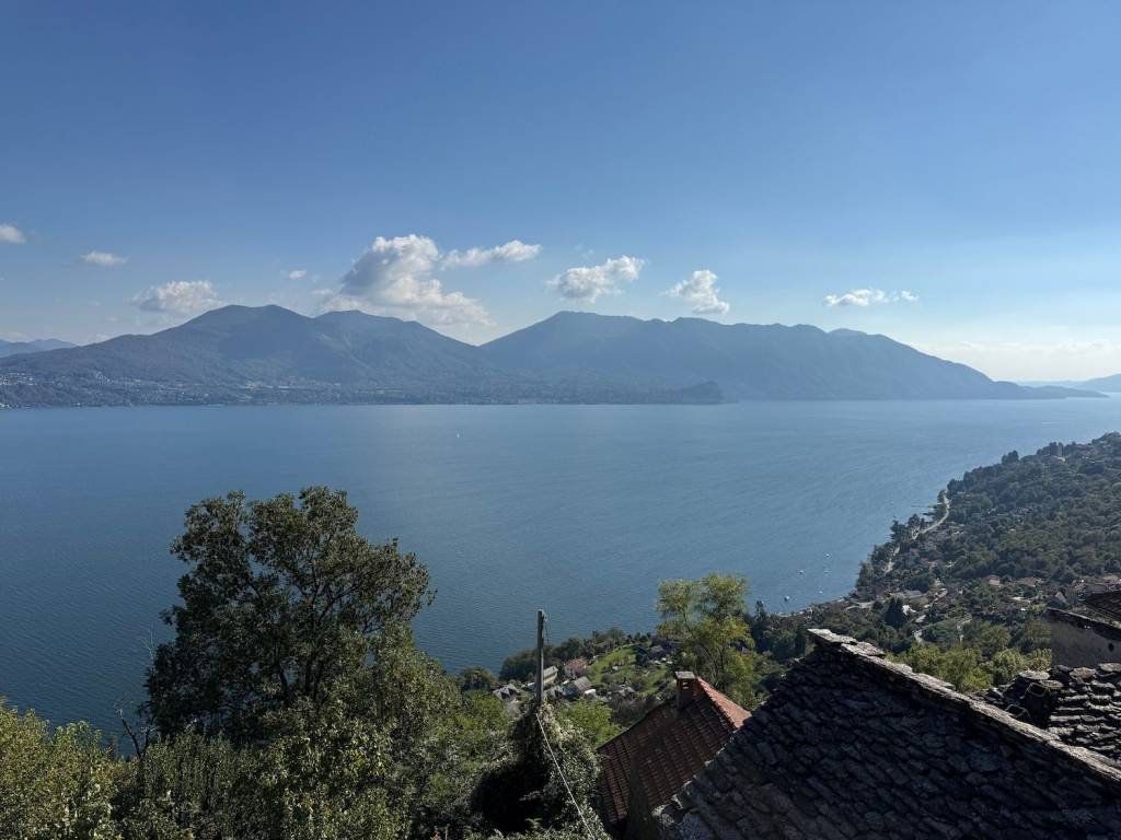 casa indipendente in vendita a Cannero Riviera in zona Donego