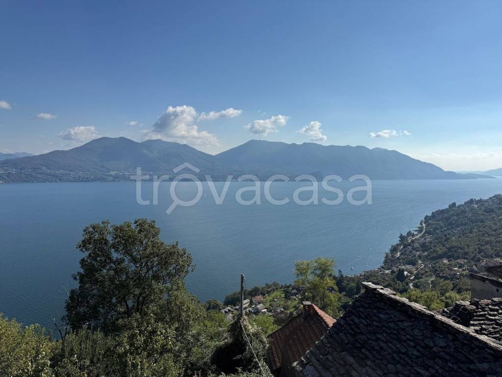 casa indipendente in vendita a Cannero Riviera in zona Donego