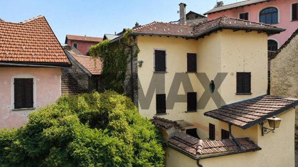 casa indipendente in vendita a Cannero Riviera in zona Oggiogno