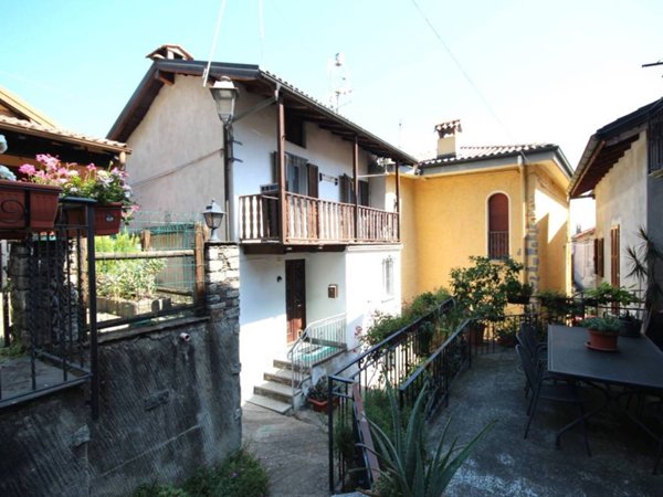 casa indipendente in vendita a Cannobio in zona Sant'Agata