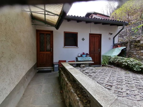 casa indipendente in vendita a Cannobio in zona Sant'Agata