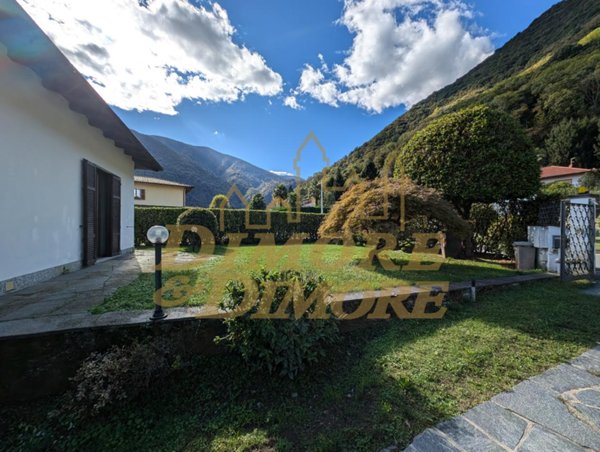 casa indipendente in vendita a Cannobio in zona Traffiume