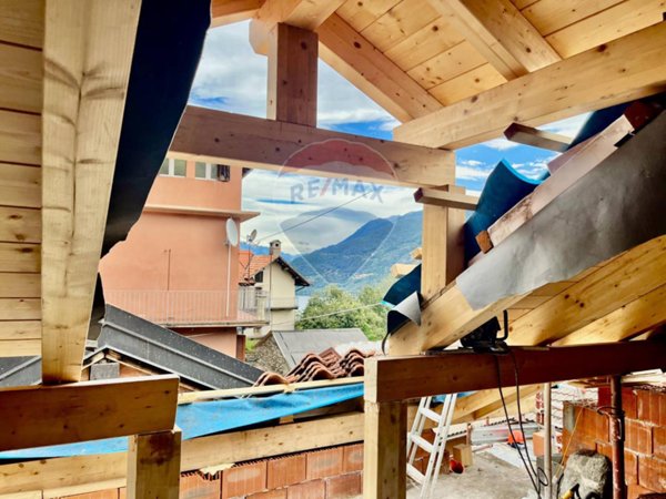 casa indipendente in vendita a Cannobio in zona Campeglio