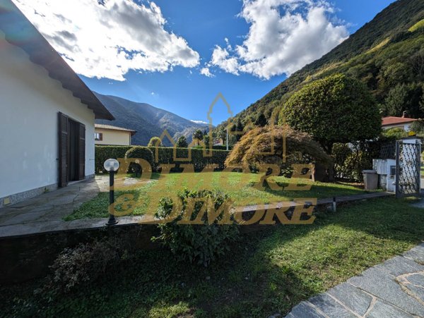 casa indipendente in vendita a Cannobio in zona Traffiume