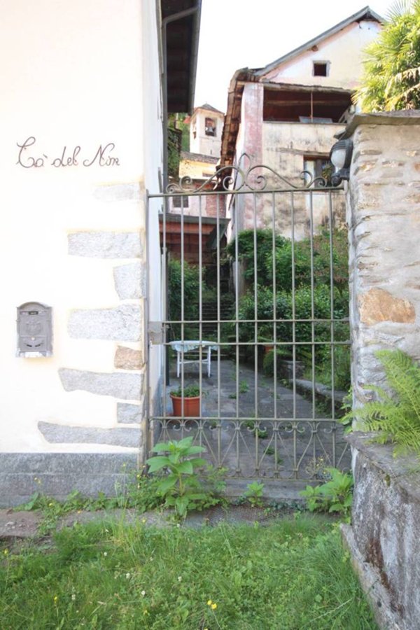 casa indipendente in vendita a Cannobio in zona Socraggio