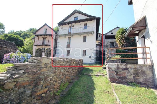 casa indipendente in vendita a Cannobio in zona Socraggio