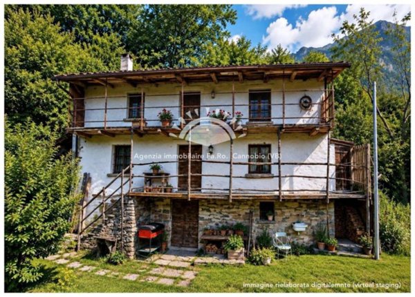 casa indipendente in vendita a Cannobio in zona Socraggio