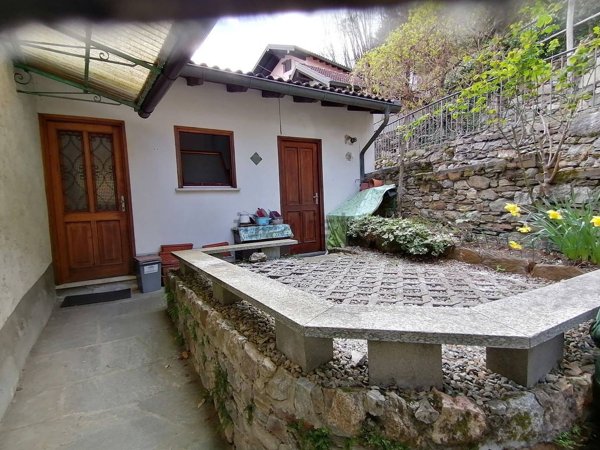 casa indipendente in vendita a Cannobio in zona Sant'Agata