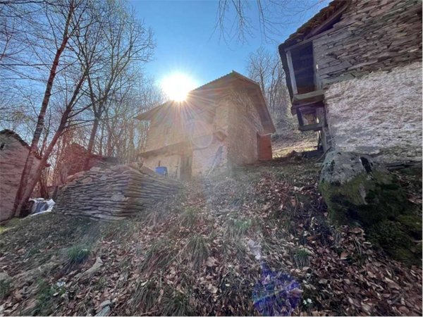 casa indipendente in vendita a Cannobio in zona Socraggio
