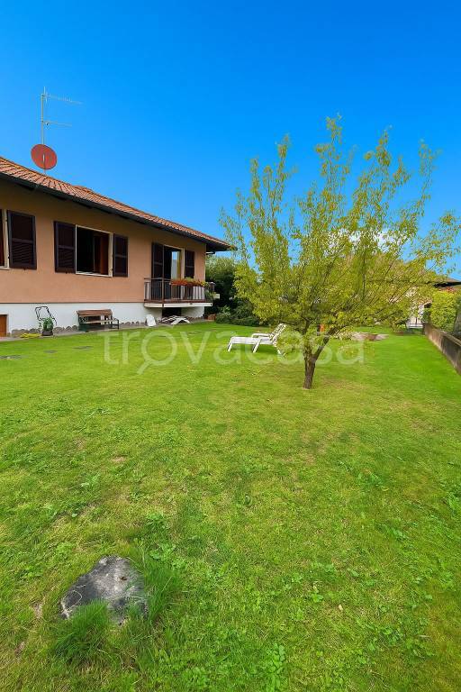 casa indipendente in vendita a Cannobio in zona Traffiume