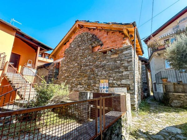 casale in vendita a Cannobio in zona Campeglio