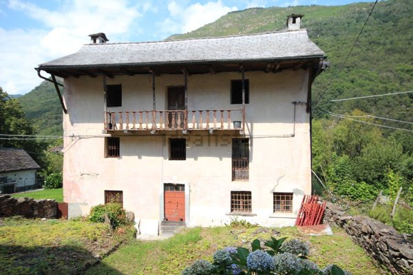 casa indipendente in vendita a Cannobio in zona Socraggio