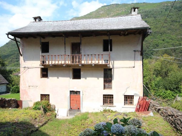 casa indipendente in vendita a Cannobio in zona Socraggio