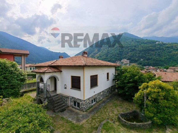 casa indipendente in vendita a Cannobio in zona Campeglio