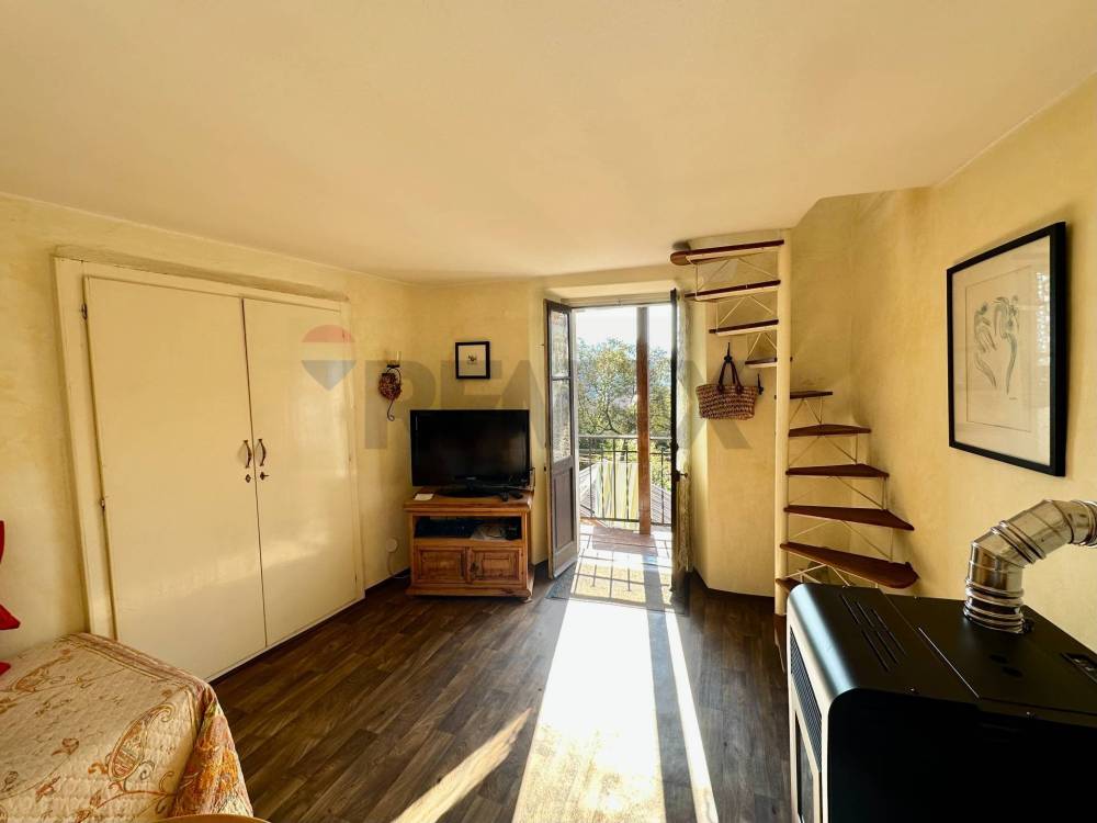 casa indipendente in vendita a Cannobio in zona Campeglio