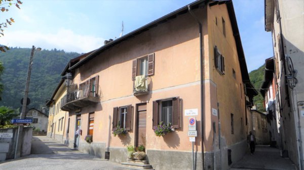 casa indipendente in vendita a Cannobio in zona Traffiume