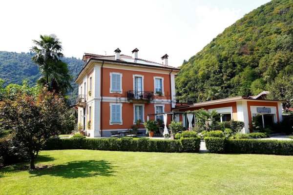 casa indipendente in vendita a Cannobio in zona Traffiume