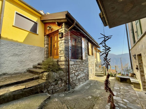 casa indipendente in vendita a Cannobio in zona Sant'Agata
