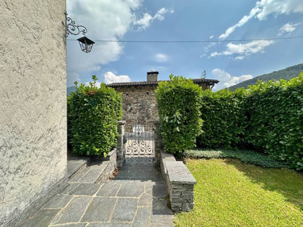 casa indipendente in vendita a Cannobio in zona Traffiume