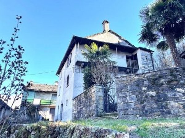 casa semindipendente in vendita a Cannobio in zona Socraggio