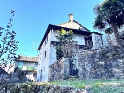casa indipendente in vendita a Cannobio in zona Socraggio