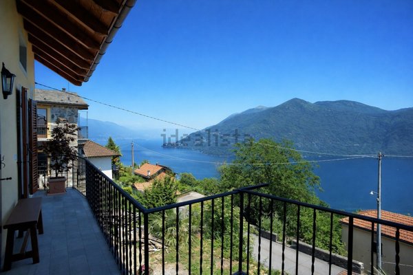 casa indipendente in vendita a Cannobio in zona Sant'Agata