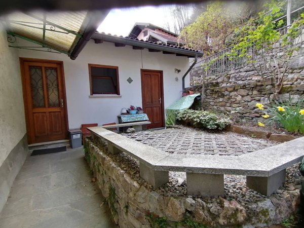 casa indipendente in vendita a Cannobio in zona Sant'Agata