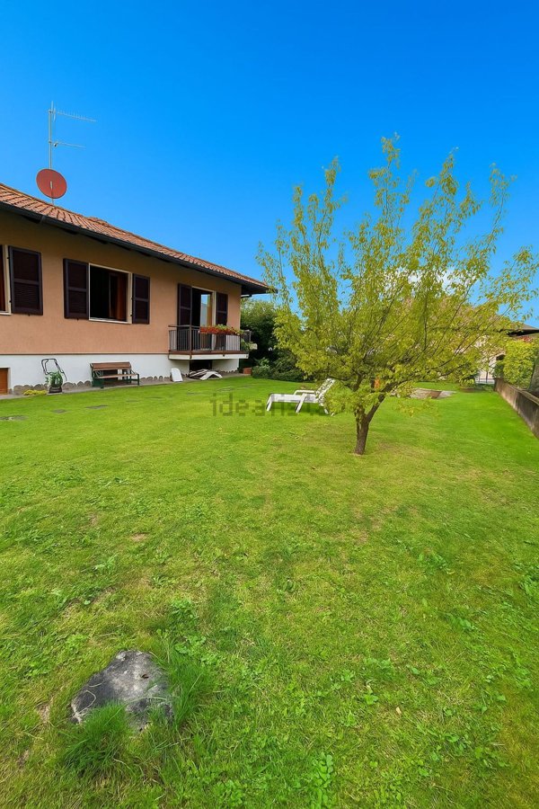 casa indipendente in vendita a Cannobio in zona Traffiume