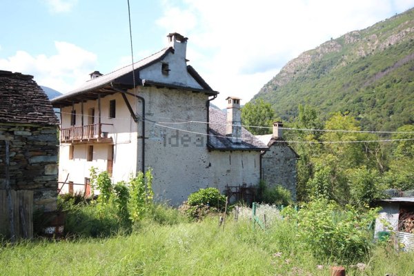 casale in vendita a Cannobio in zona Socraggio