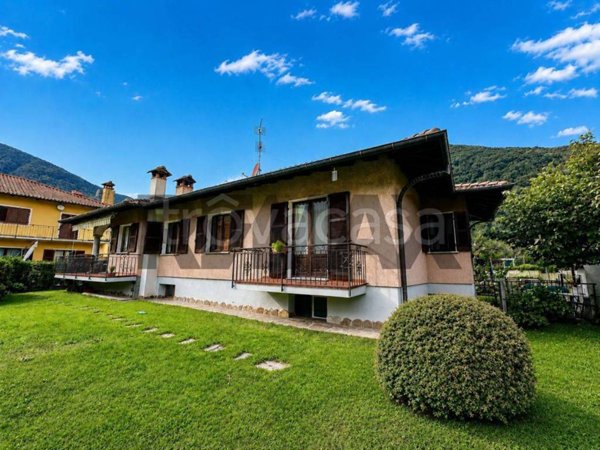 casa indipendente in vendita a Cannobio in zona Traffiume