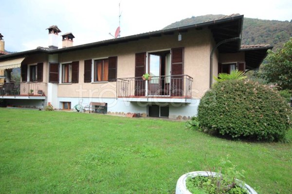 casa indipendente in vendita a Cannobio in zona Traffiume