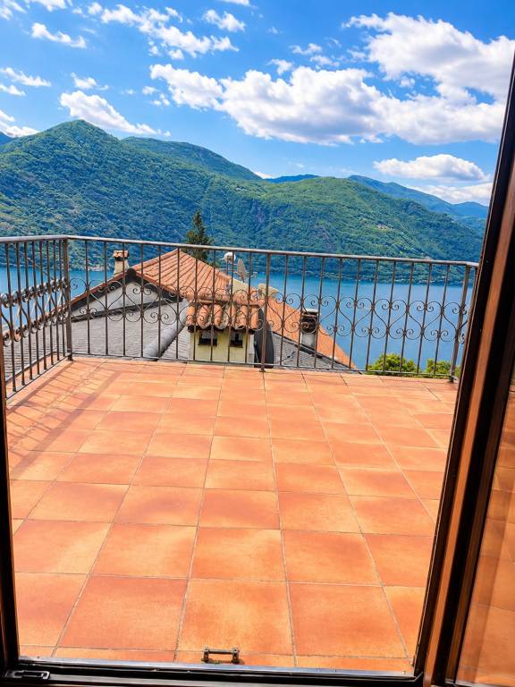 casa indipendente in vendita a Cannobio in zona Sant'Agata