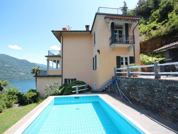 casa indipendente in vendita a Cannobio in zona Carmine Inferiore